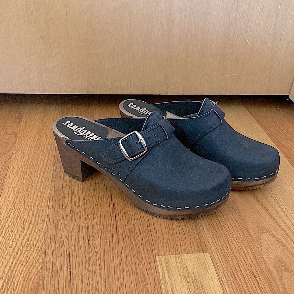 NEW Sandgrens navy clogs size 37